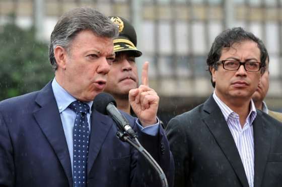 El presidente Juan Manuel Santos y el alcalde Gustavo Petro en un consejo de seguridad en marzo de 2013