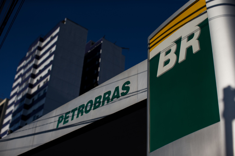 Petrobras ofrece a la venta campo petrolero.