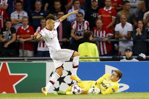 Milan empató y quedó cerca de la fase de grupos de la Champions