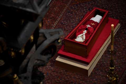 Féretro del papa Francisco fue trasladado a basílica de San Pedro