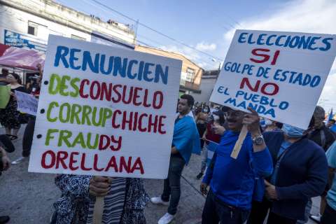 Fiscalía de Guatemala arremete contra el ente electoral tras persecución a Arévalo