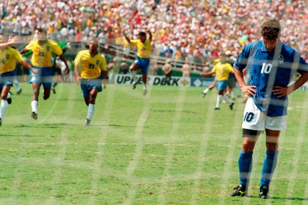 Baggio tras fallar su cobro en la final del Mundo frente a Brasil en 1994. / Archivo