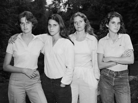 Retratos fotográficos de cuatro hermanas durante 40 años