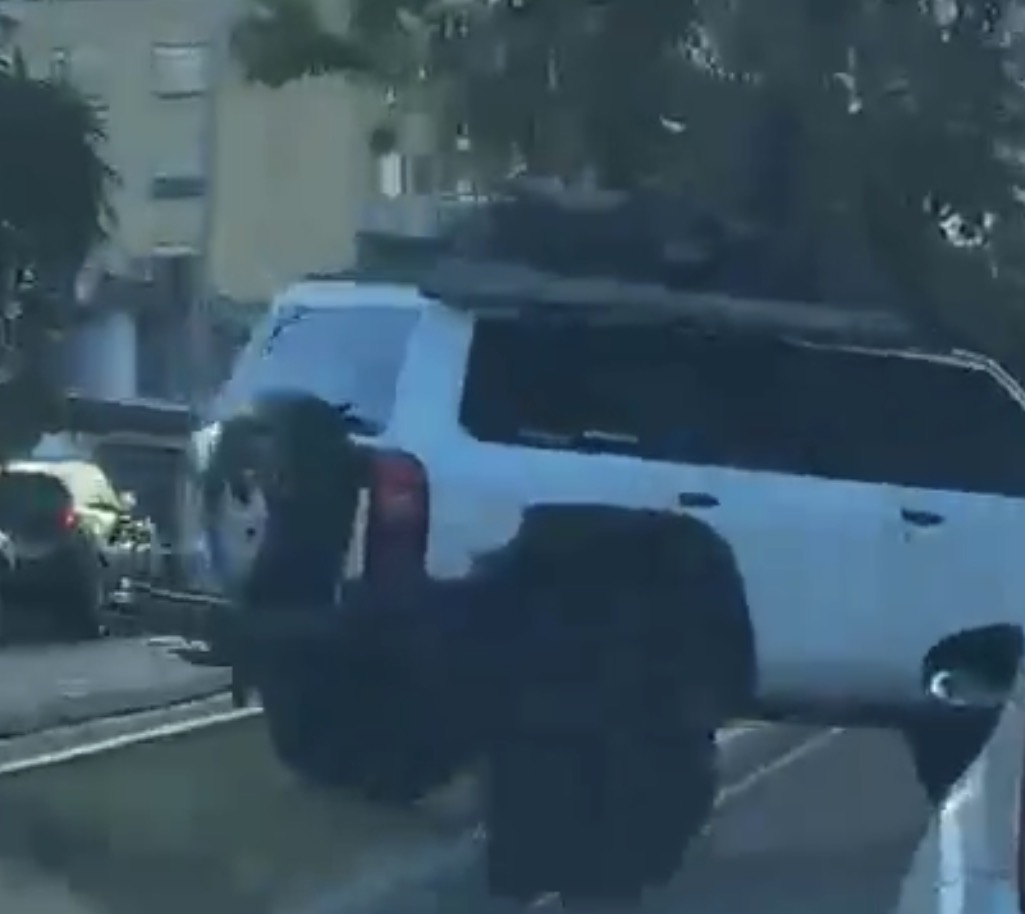 La Secretaría de Movilidad identificó al conductor de la camioneta tras la maniobra registrada en la calle 116, en el norte de Bogotá.