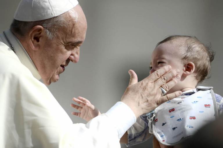 El papa Francisco denuncia que los migrantes son usados “con fines políticos”