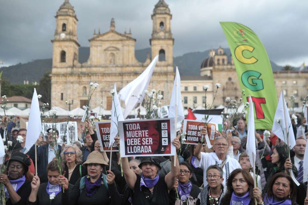Protesta en contra del asesinato de lideres sociales y firmantes de paz.