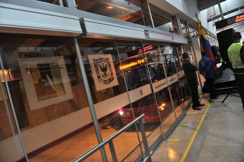 ¿Por qué ahora las estaciones de Transmilenio tienen nombres de empresas?