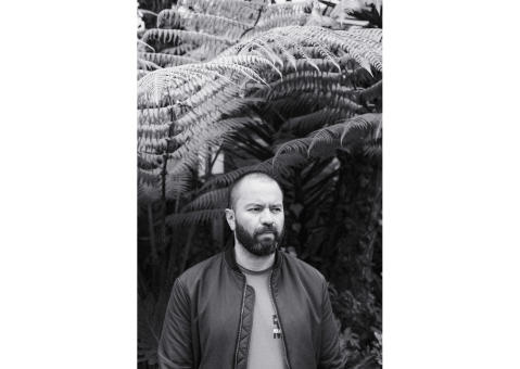 Las formas del sadismo literario: entrevista a Julián Isaza sobre “Vida interior”