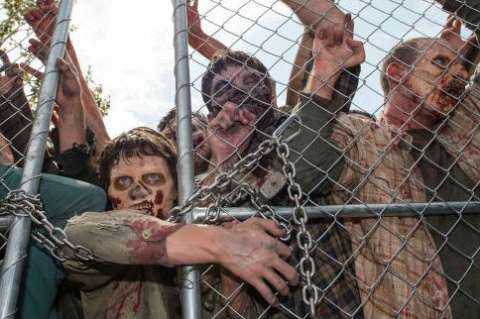 En Paraguay protestan contra el Presidente disfrazados de "The Walking Dead"
