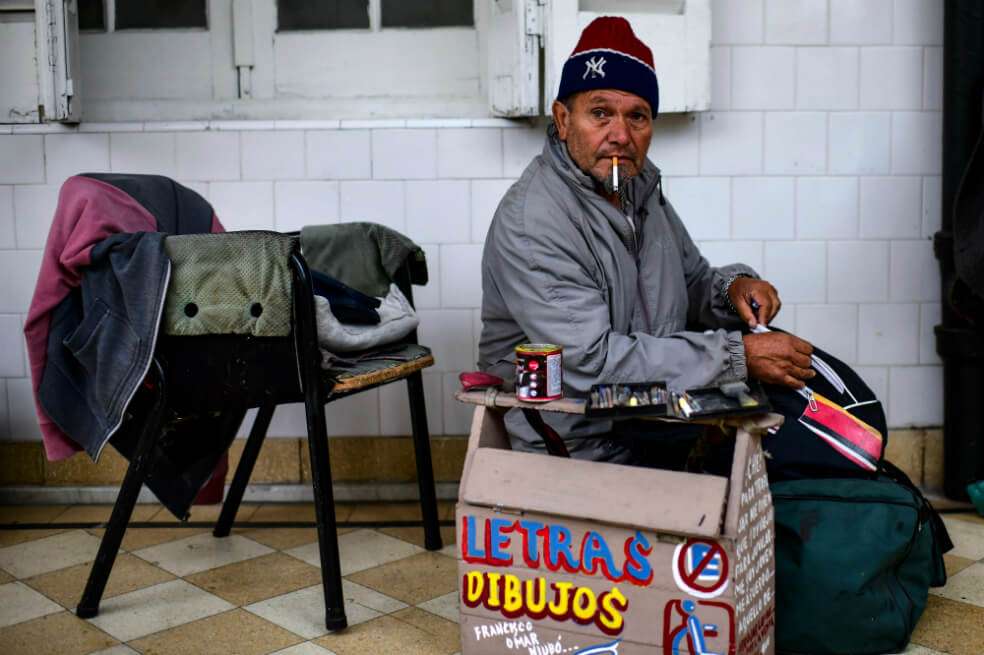 Las calles de Buenos Aires se convirtieron en la vitrina de la peor crisis económica del país en 18 años.  / AFP