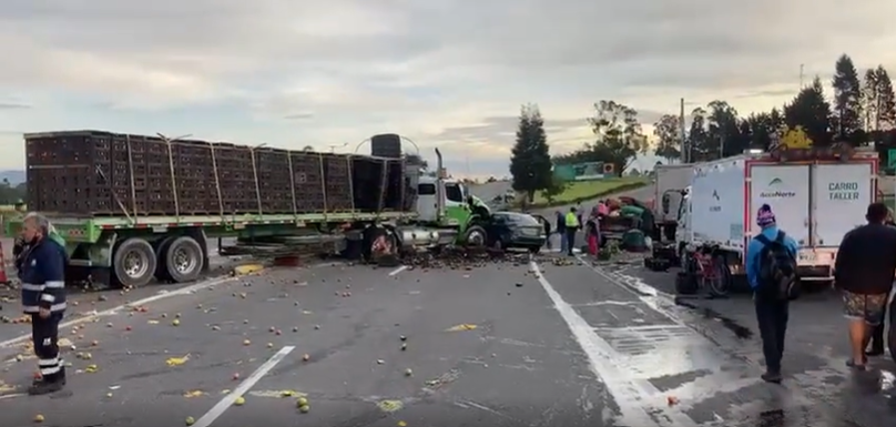 En el accidente resultaron involucrados seis vehículos.