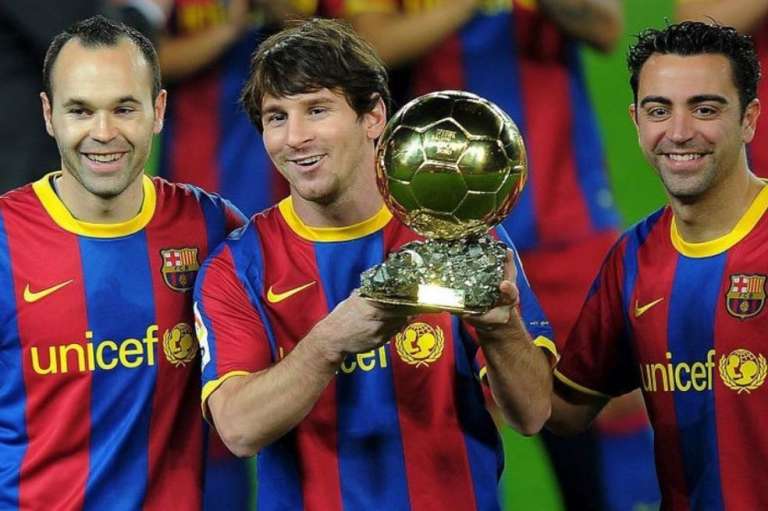 Ese año, además, tuvo un sabor especial. El equipo de Guardiola era tan dominante que sus tres mejores jugadores (Messi, Iniesta y Xavi Hernández) fueron elegidos en la final del balón de oro. Todo un hito encabezado por 'la pulga', que se llevó el galardón.