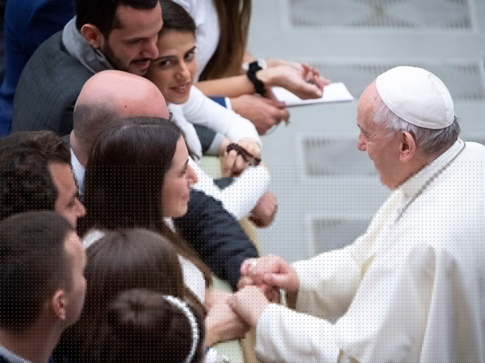 El papa Francisco durante una reunión con fieles en el Vaticano.  / EFE
