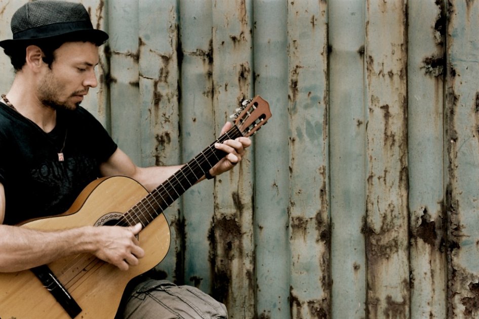 El día” es una mezcla de salsa y cumbia que habla del amor y del desamor, la soledad, la muerte, la alegría y hasta de la falta de plata. / Erik Weiss