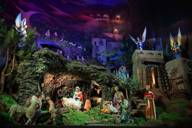 Katowice (Poland), 22/12/2025.- A view of a moving Christmas crib displayed in the Basilica of Saint Louis the King and the Assumption of the Blessed Virgin Mary in Katowice, southern Poland, 22 December 2025. (Polonia) EFE/EPA/JAREK PRASZKIEWICZ POLAND OUT