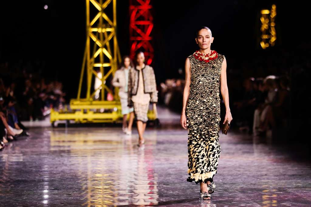 Paris (France), 09/03/2026.- Models present creations from the Fall/Winter 2026 collection of French-Belgian designer Matthieu Blazy for Chanel during Paris Fashion Week, in Paris, France, 09 March 2026. The presentation of the women's collections runs from 02 to 10 March 2025. (Moda, Francia) EFE/EPA/TERESA SUAREZ
