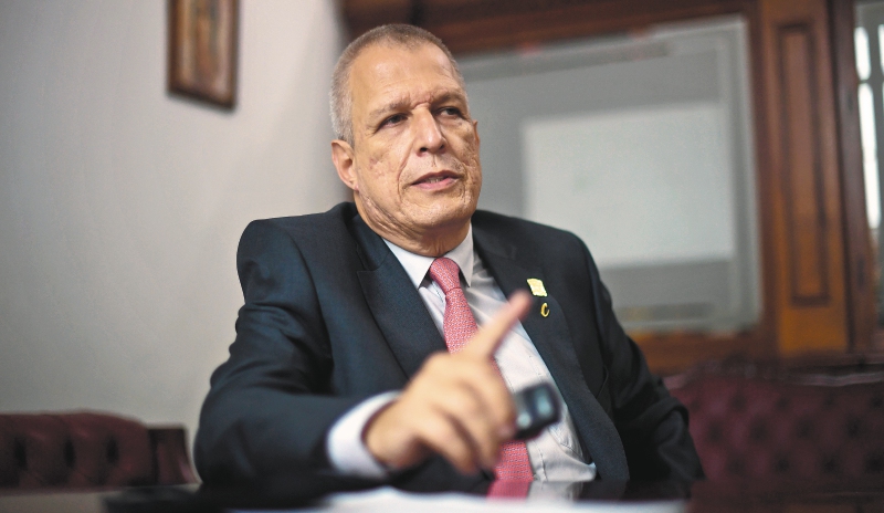 De la mano del presidente del Senado, Blanco confía en que en 20 días haya una reglamentación frente a las sesiones virtuales del Congreso. El representante, quien quiere institucionalizar “los jueves de debate político”, dijo que esta semana se radicaron 150 proyectos en Cámara.