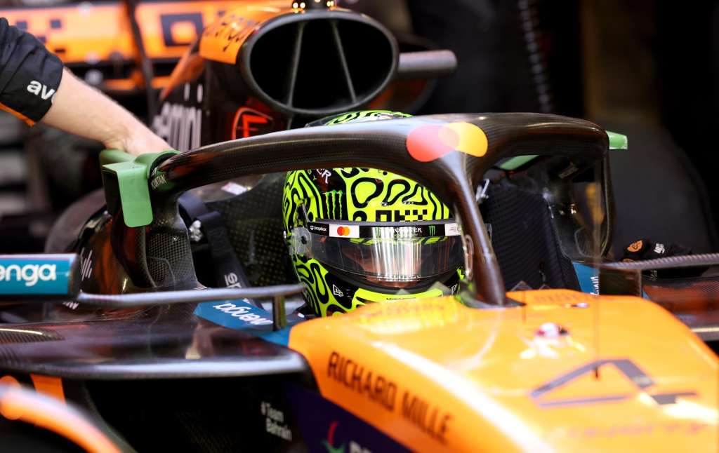 LUSAIL (Qatar), 29/11/2025.- McLaren driver Lando Norris of Great Britain
gets ready for the Sprint race of the Formula One Qatar Grand Prix at the Lusail International Circuit racetrack outside Doha, Qatar, 28 November 2025. The Formula 1 Qatar Grand Prix will be held on 30 November 2025. (Fórmula Uno, Gran Bretaña, Reino Unido, Catar) EFE/EPA/ALI HAIDER