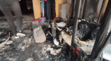 Ingresaron a un almacén para saquearlo mientras se incendiaba, en Girón
