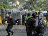 Siete militares heridos por explosión durante protesta en Caracas
