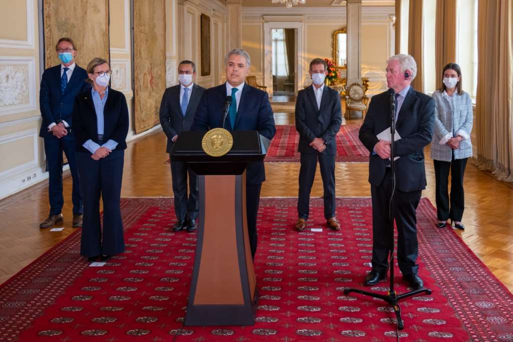 El presidente Iván Duque y Eamon Gilmore, representante especial de la Unión Europea para los Derechos Humanos, se reunieron este jueves para hablar sobre los avances de la implementación del acuerdo de paz.