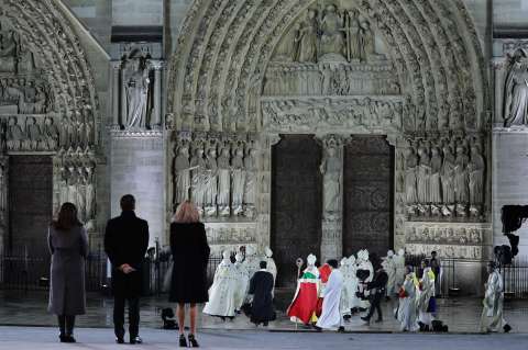 Notre Dame de París abre de nuevo sus puertas al mundo