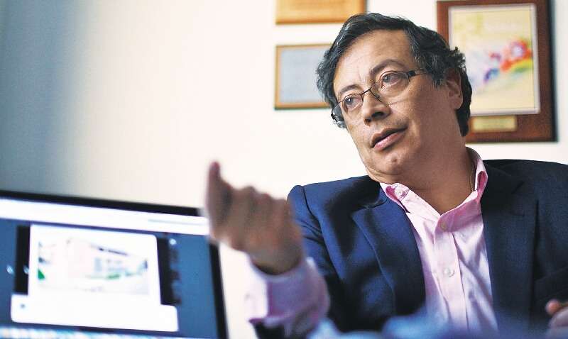 El senador Gustavo Petro reveló que había sido diagnosticado con una lesión posiblemente cancerosa. / Archivo El Espectador