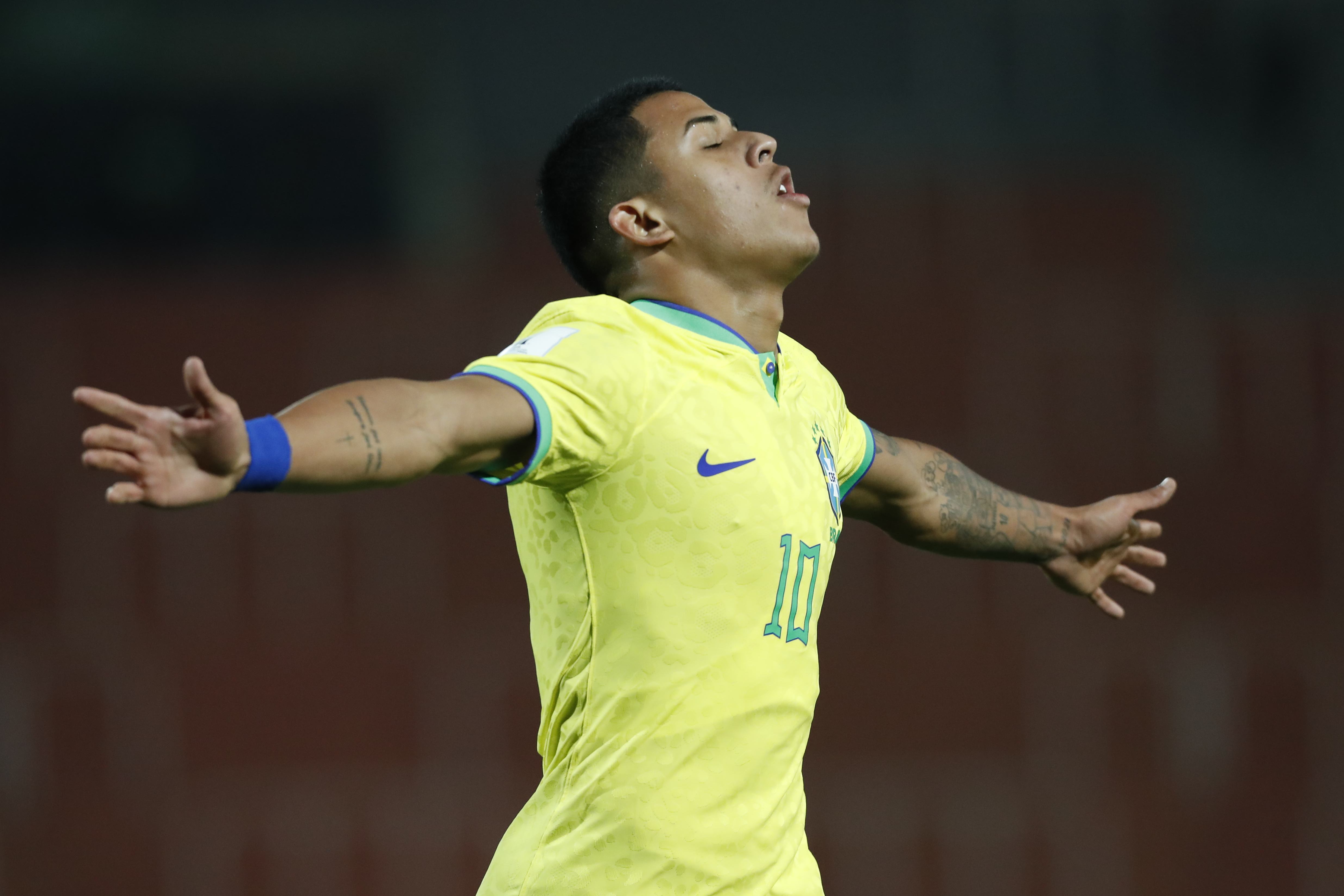 AME1233. MENDOZA (ARGENTINA), 24/05/2023.- Matheus Martins de Brasil celebra un gol hoy, en un partido del grupo D de la Copa Mundial de Fútbol sub-20 entre Brasil y R.Dominicana en el estadio Malvinas Argentinas en Mendoza (Argentina). EFE/ Marcelo Ruiz
