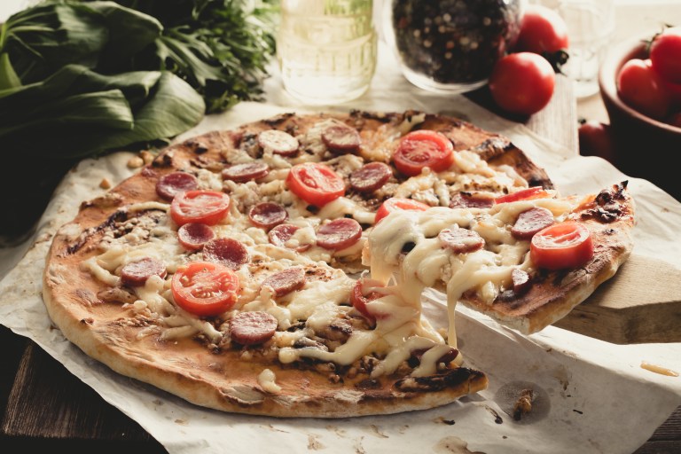 Prepara rápido y fácil pizza en air fryer