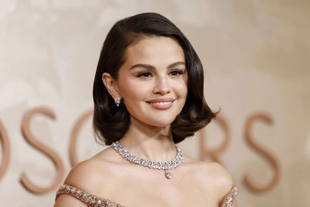 LOS ANGELES (United States), 03/03/2025.- Selena Gomez arrives on the red carpet during the 97th annual Academy Awards ceremony at the Dolby Theatre in the Hollywood neighborhood of Los Angeles, California, USA, 02 March 2025. EFE/EPA/CAROLINE BREHMAN