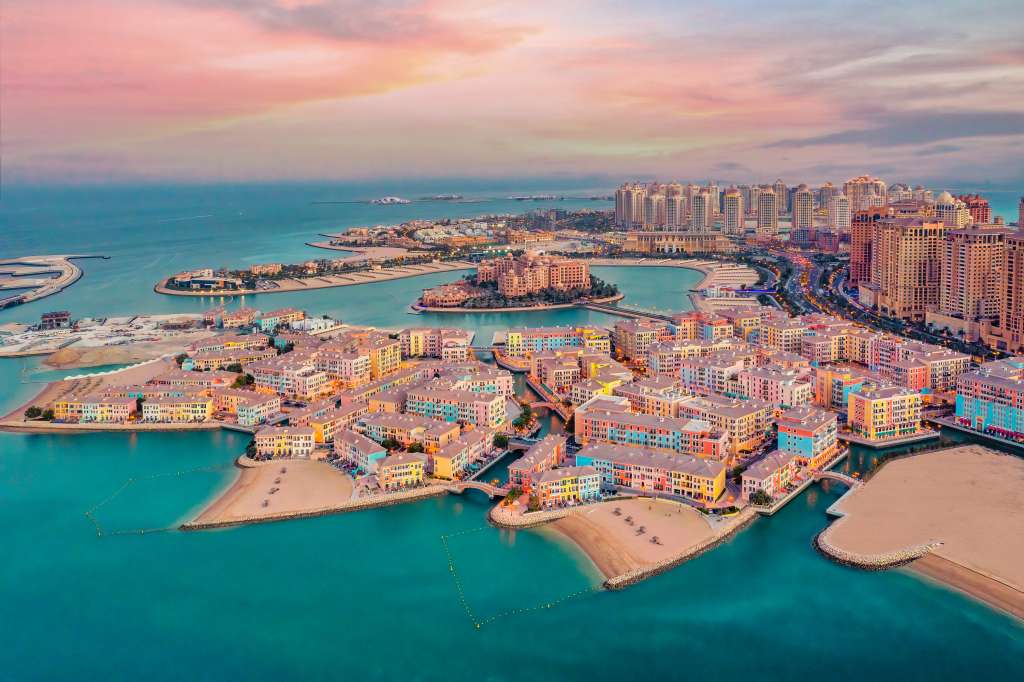 The Pearl-Qatar es una isla artificial a la orilla del famoso distrito de West Bay de Doha.