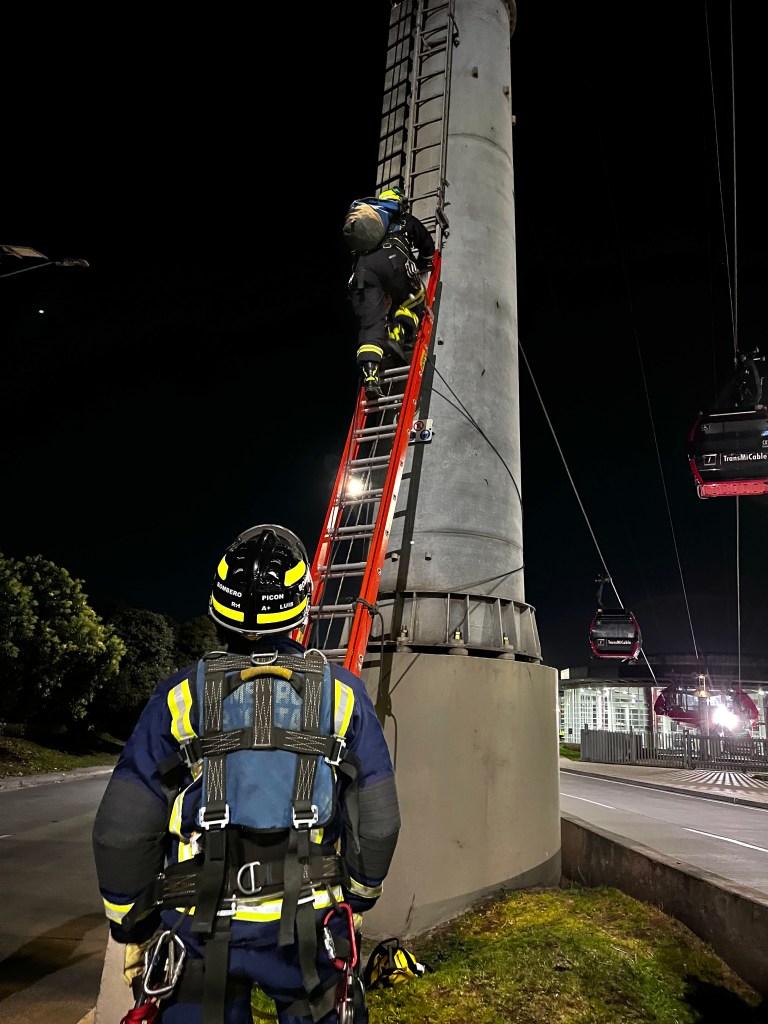 De acuerdo con el Manual de Capacitación Técnica para Bomberos es indispensable que se refuercen estos conocimientos en miras de saber cuál es el protocolo a seguir en cualquier tipo de casos.