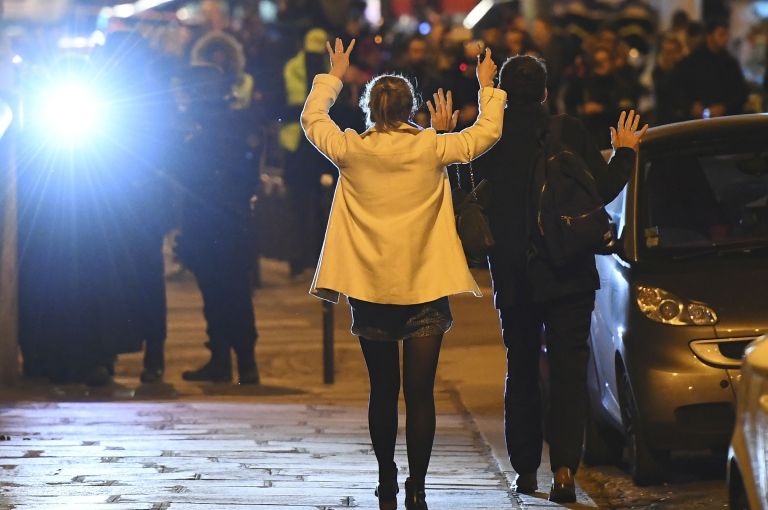 En fotos: Momentos de pánico en Campos Elíseos de París por ataque terrorista