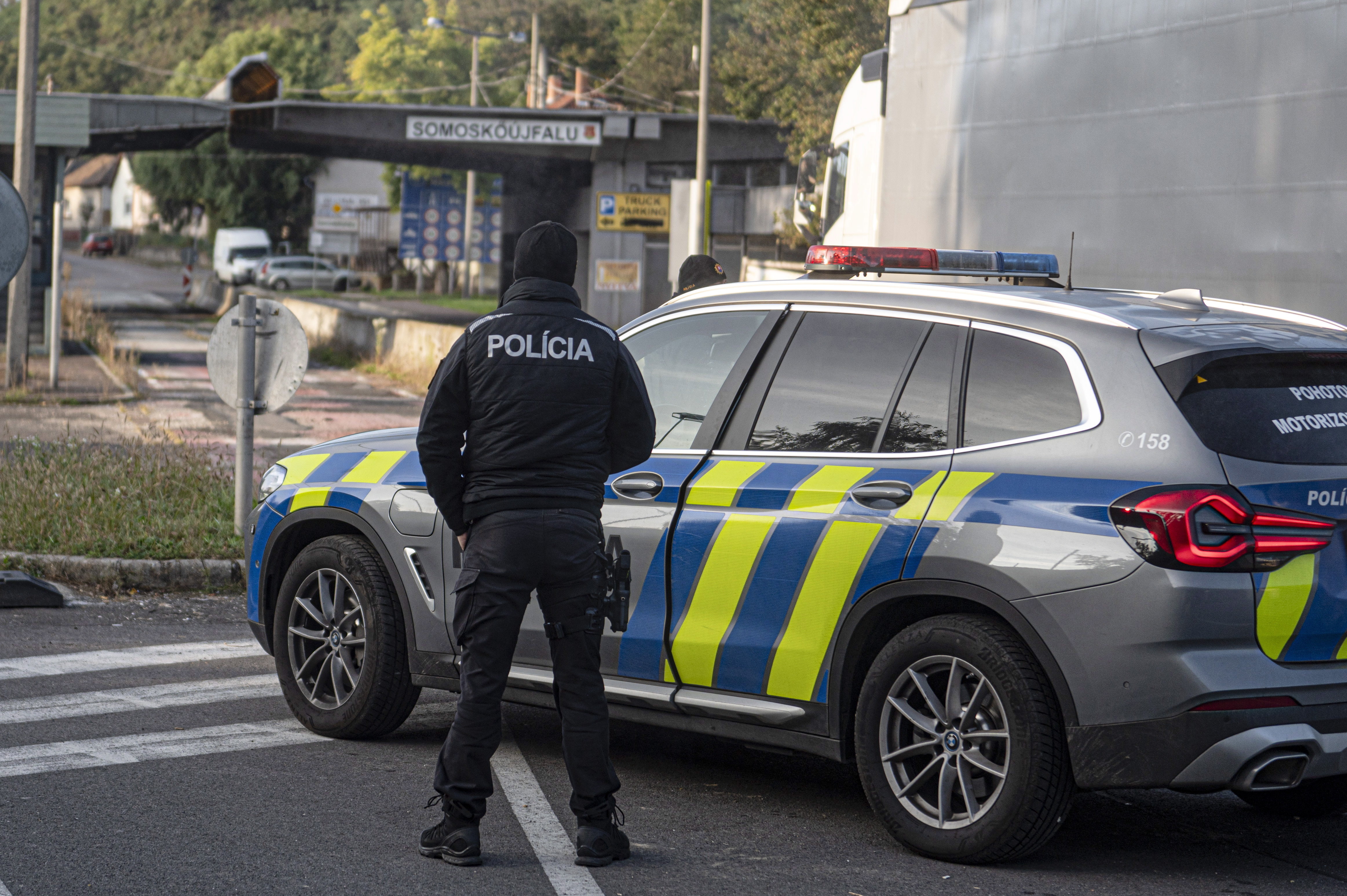 Somoski'jfalu (Hungary), 05/10/2023.- A Slovak police officer patrols the Hungarian-Slovakian border crossing point of Somoskoujfalu and Satorska Bukovinka, southern Slovakia, 05 October 2023. As of 05 October, Slovakia has temporarily reinstated traffic control along its border section shared with Hungary until 14 October. Bratislava justified the measure with the need to curb illegal migration. The re-introduction of control at Slovakia'Äôs southern border takes place one day after the Czech Republic and Poland introduced similar measures at their checkpoints bordering Slovakia. (República Checa, Hungría, Polonia, Eslovaquia) EFE/EPA/Peter Komka HUNGARY OUT