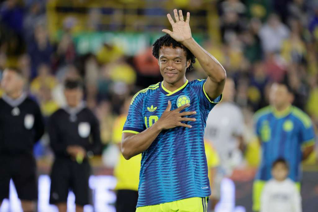 Bogota (Colombia), 22/08/2026.- Colombian pro footballer Juan Guillermo Cuadrado greets the crowd before the 'Let's Lift Up Colombia' charity match to help those affected by the August 10 earthquake, at El Campin stadium in Bogota, Colombia, 21 August 2026. (Terremoto/sismo) EFE/EPA/Carlos Ortega