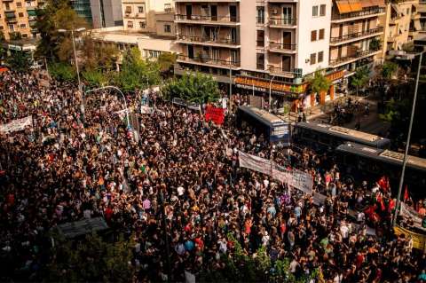 Amanecer Dorado, el partido neonazi que fue declarado una “organización criminal”