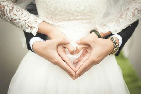 Licencia matrimonial remunerada avanza a último debate