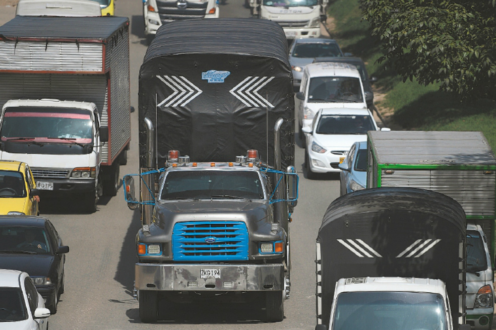 Durante el primer mes de pruebas aumentó un 35 % la velocidad de ingreso a la Calle 13, pasando de 20 a 30 kilómetros por hora, según cifras del Distrito. / Archivo El Espectador.