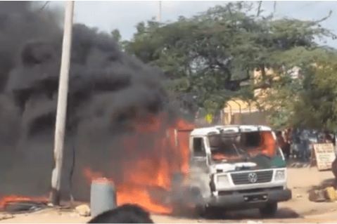 Dos policías lesionados y un vehículo incinerado en ataque a la Fuerza Pública en Maicao
