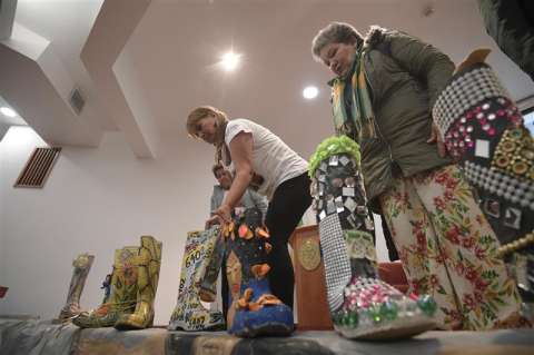 Las botas que aún dejan huellas: arte y memoria