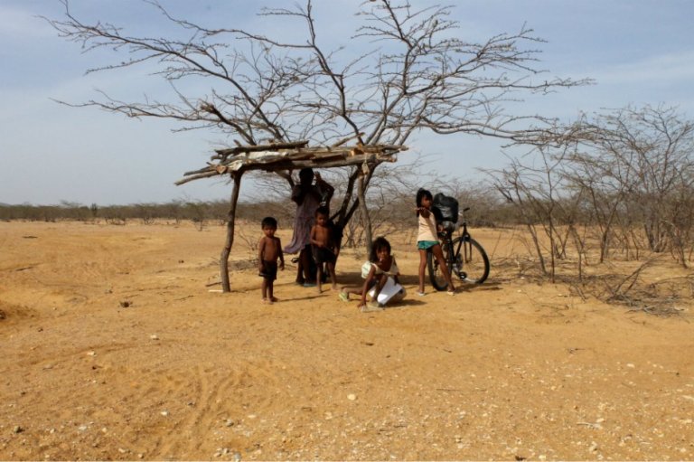 La campaña que lo invita a donar pupitres para los niños de La Guajira