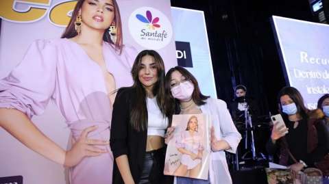 ¡Éxito total! así fue la firma de autógrafos con Laura Barjum