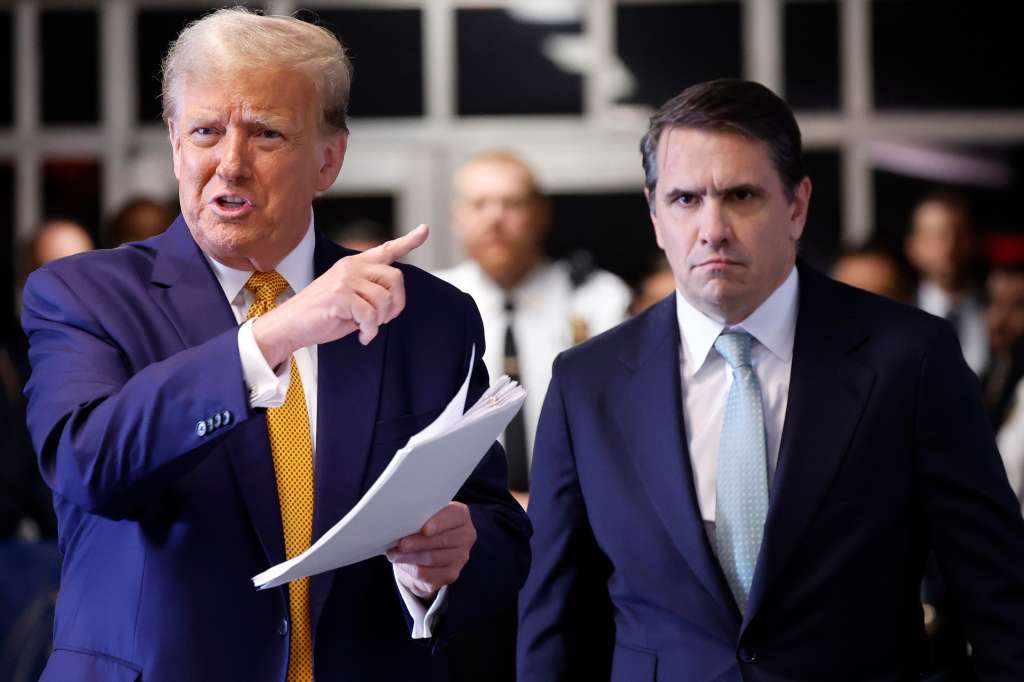 New York (United States), 14/05/2024.- Former U.S. President Donald Trump speaks with members of the media as attorney Todd Blanche listens before the start of his hush money trial at the Supreme Court of the State of New York, in New York, New York, USA, 14 May 2024. Trump is facing 34 felony counts of falsifying business records related to payments made to adult film star Stormy Daniels during his 2016 presidential campaign. (tormenta, Nueva York) EFE/EPA/Michael M. Santiago / POOL