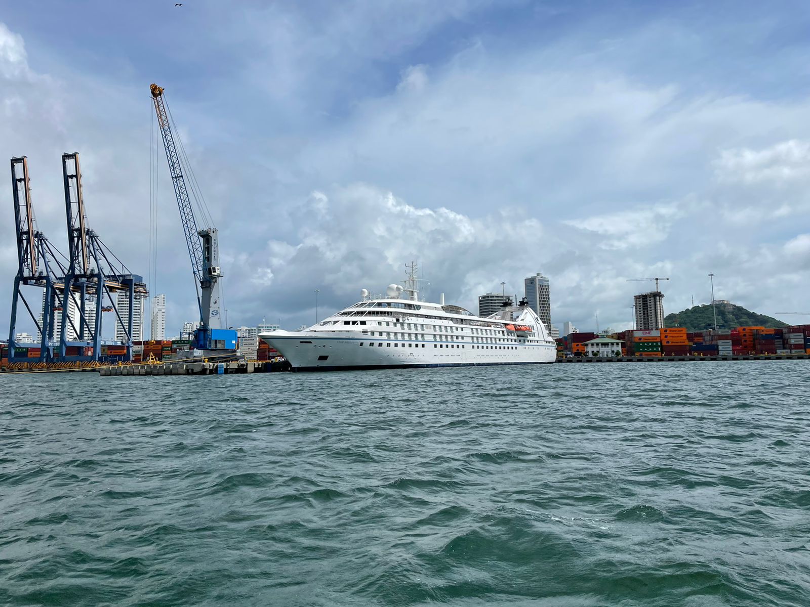 Con la llegada del navío Star Breeze al Puerto de Cartagena se reactiva la industria de cruceros en Colombia.
