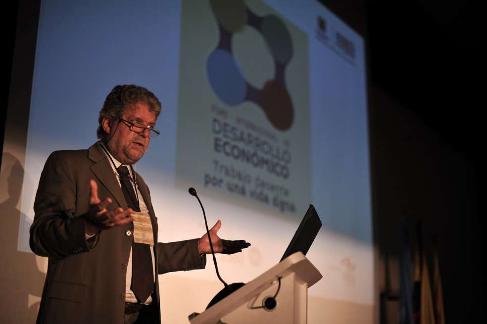 Kjeld Jakobsen, ex director del Instituto del Observatorio Social, uno de los invitados al foro. / Óscar Pérez