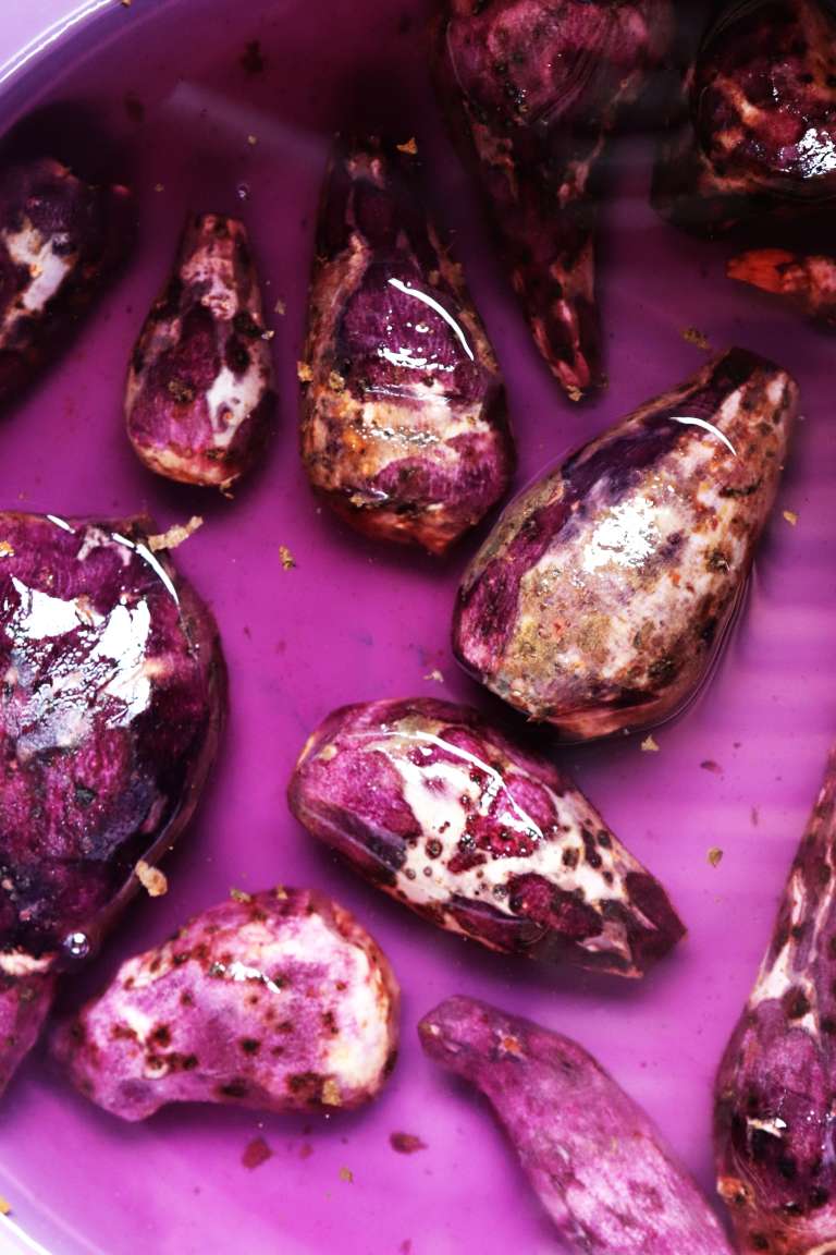 (Ñame morado). “La chagra ancestralmente es nuestra fuente de alimento. Nosotros trabajamos en las chagras y de aquí sale nuestra gastronomía”, explica Celina Suárez, representante legal de la Asociación de Mujeres Indígenas Trabajadoras de la Libertad.