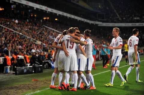 República Checa gana y lidera el grupo A de las eliminatorias a la Euro 2016