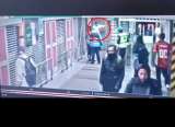 En video: presuntos colados, al parecer ebrios, agredieron a vigilantes de Transmilenio