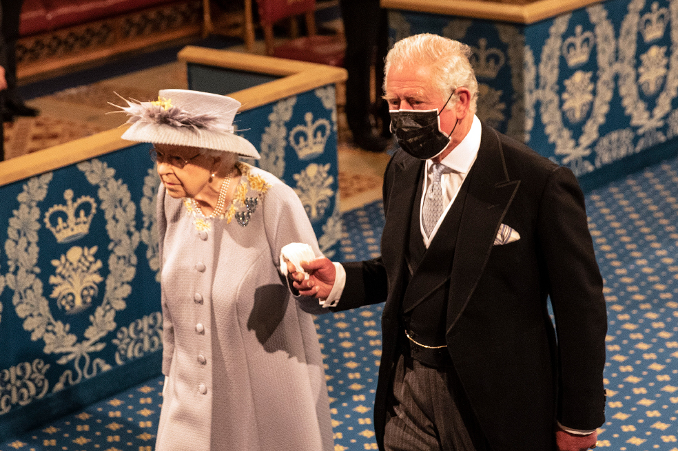 ¿La Reina Isabel II tiene Covid? Estuvo con su hijo Carlos quien dio positivo