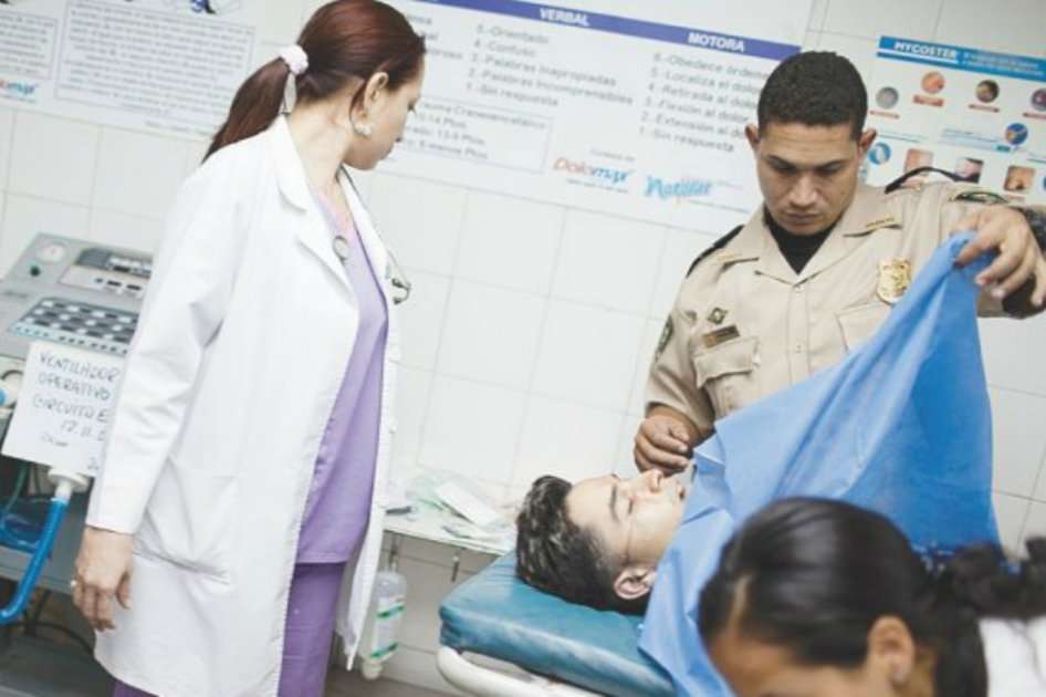 En Venezuela, la tasa de homicidios es de 73 por cada 100.000 habitantes. Imagen de una sala de emergencias. / Reuters